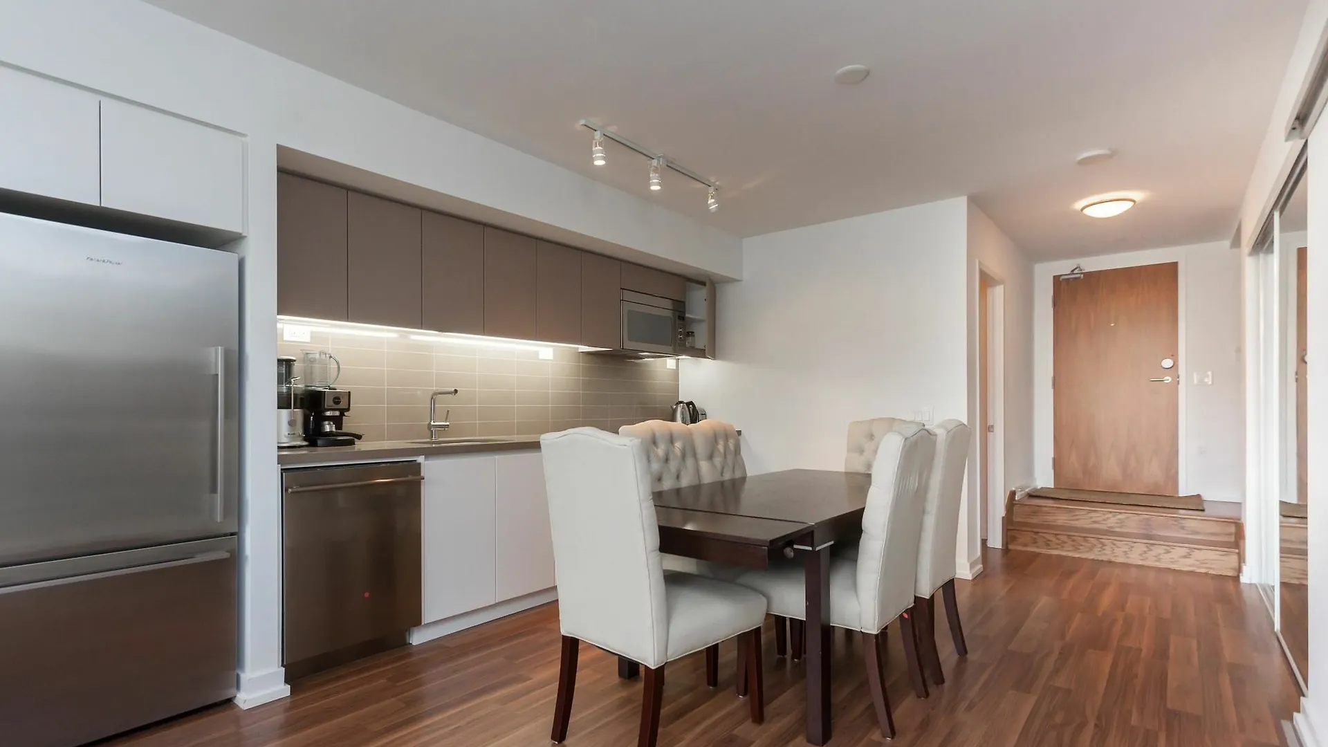 Applewood Suites - Condo Townhome Toronto 0*,  Kanada
