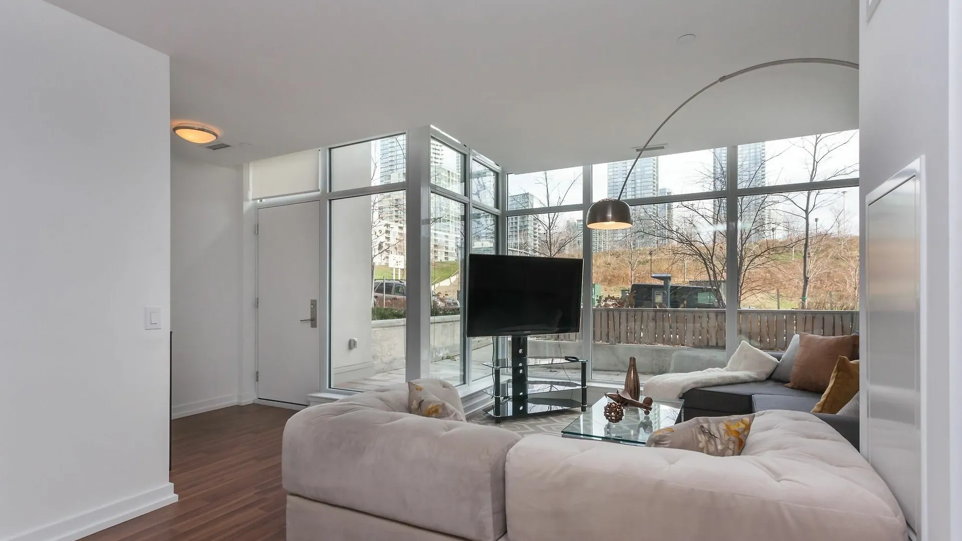 Applewood Suites - Condo Townhome Toronto